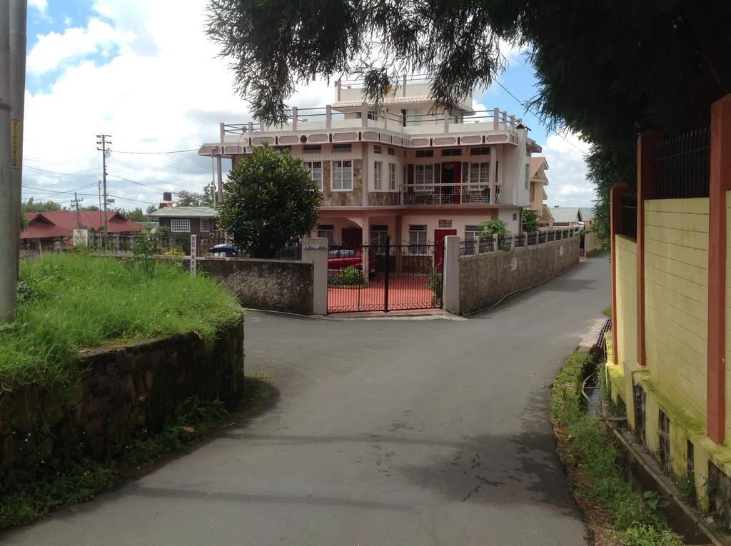 Holly Lodge Guest House Shillong Exterior photo